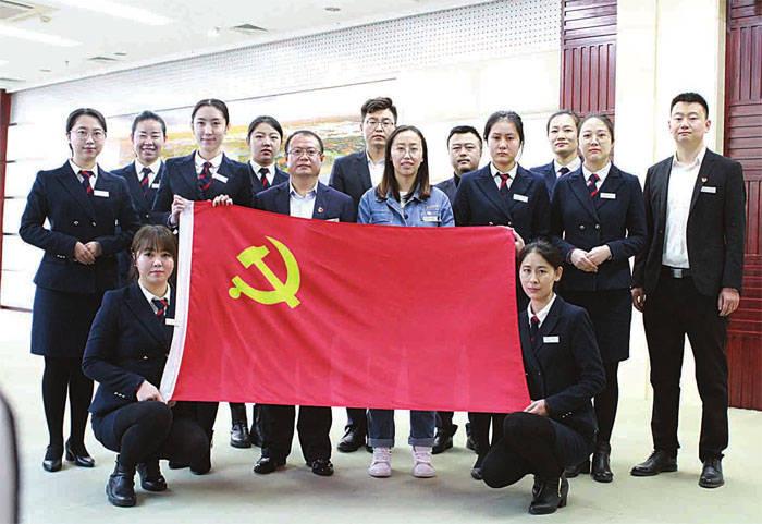 一旦055万吨大驱换装两台CGT-40，将有望升级，成“中华武库舰”